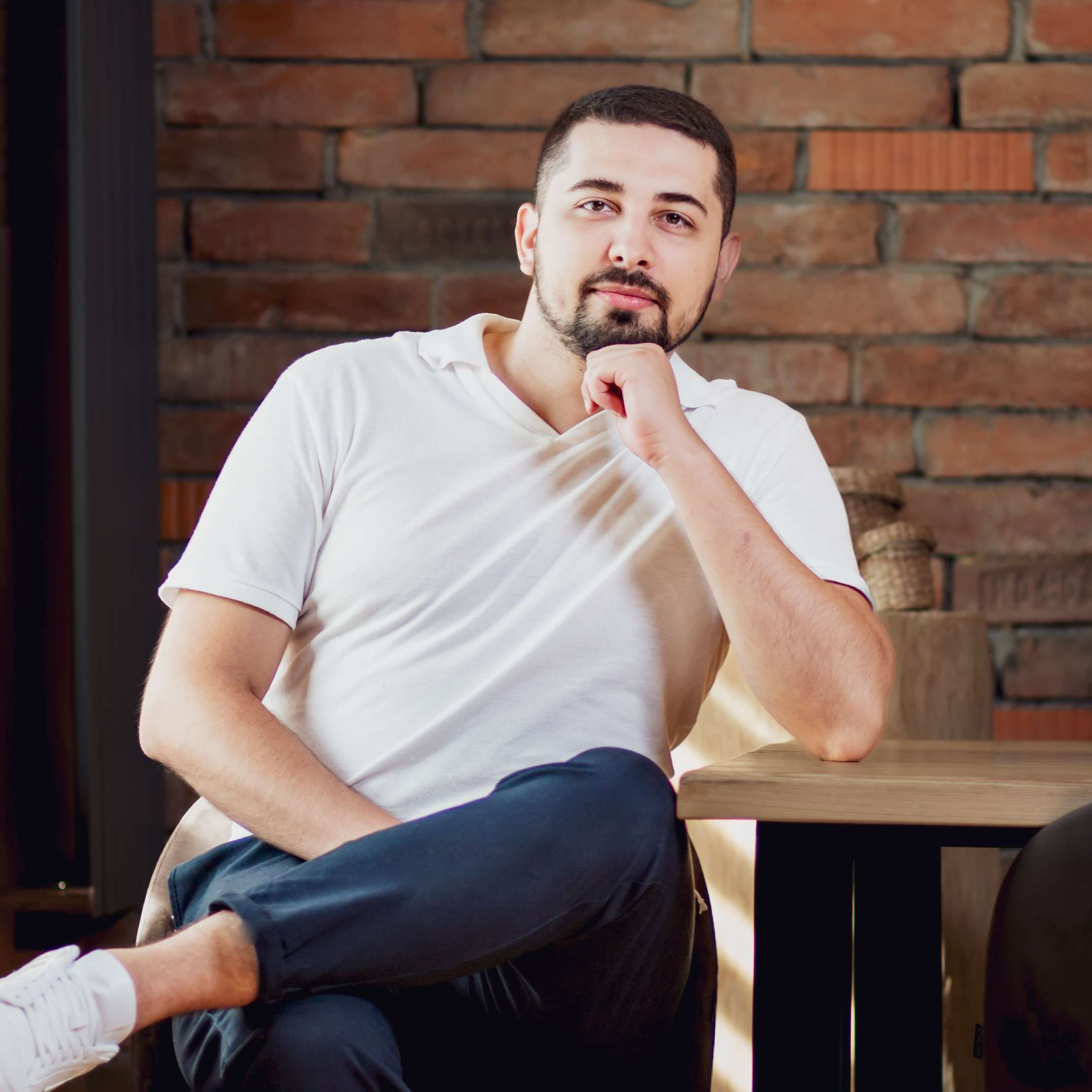 Тут мало бути фото