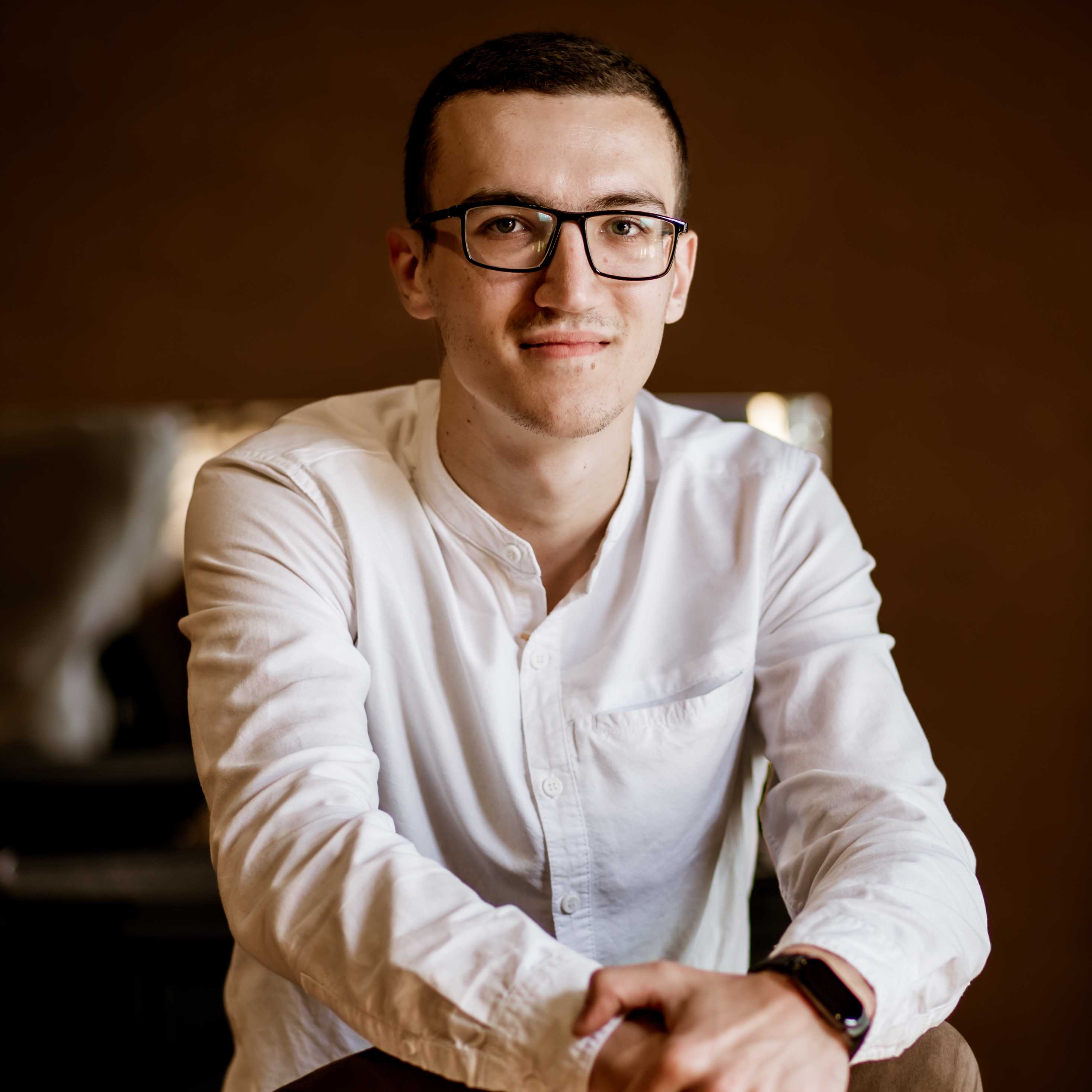 Тут мало бути фото