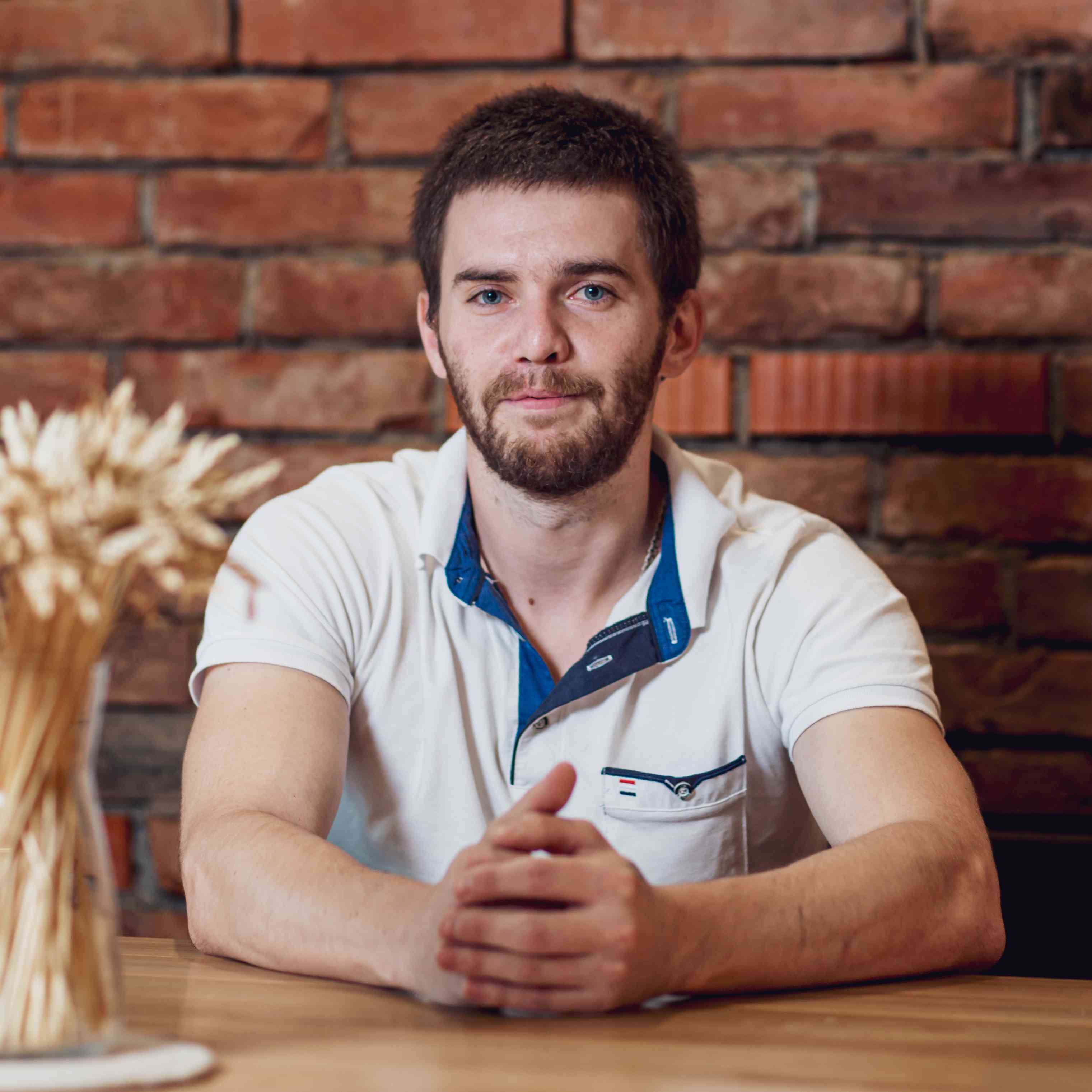 Тут мало бути фото