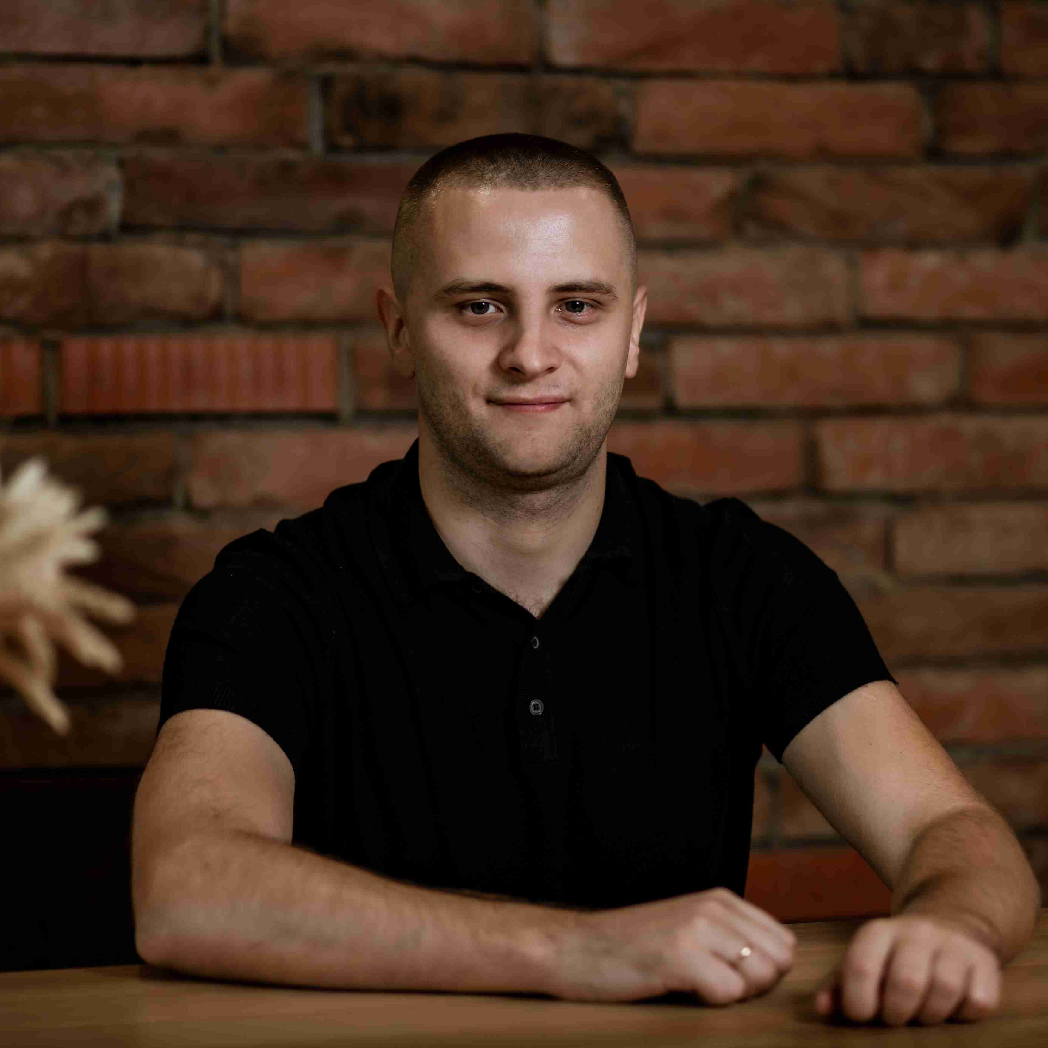 Тут мало бути фото