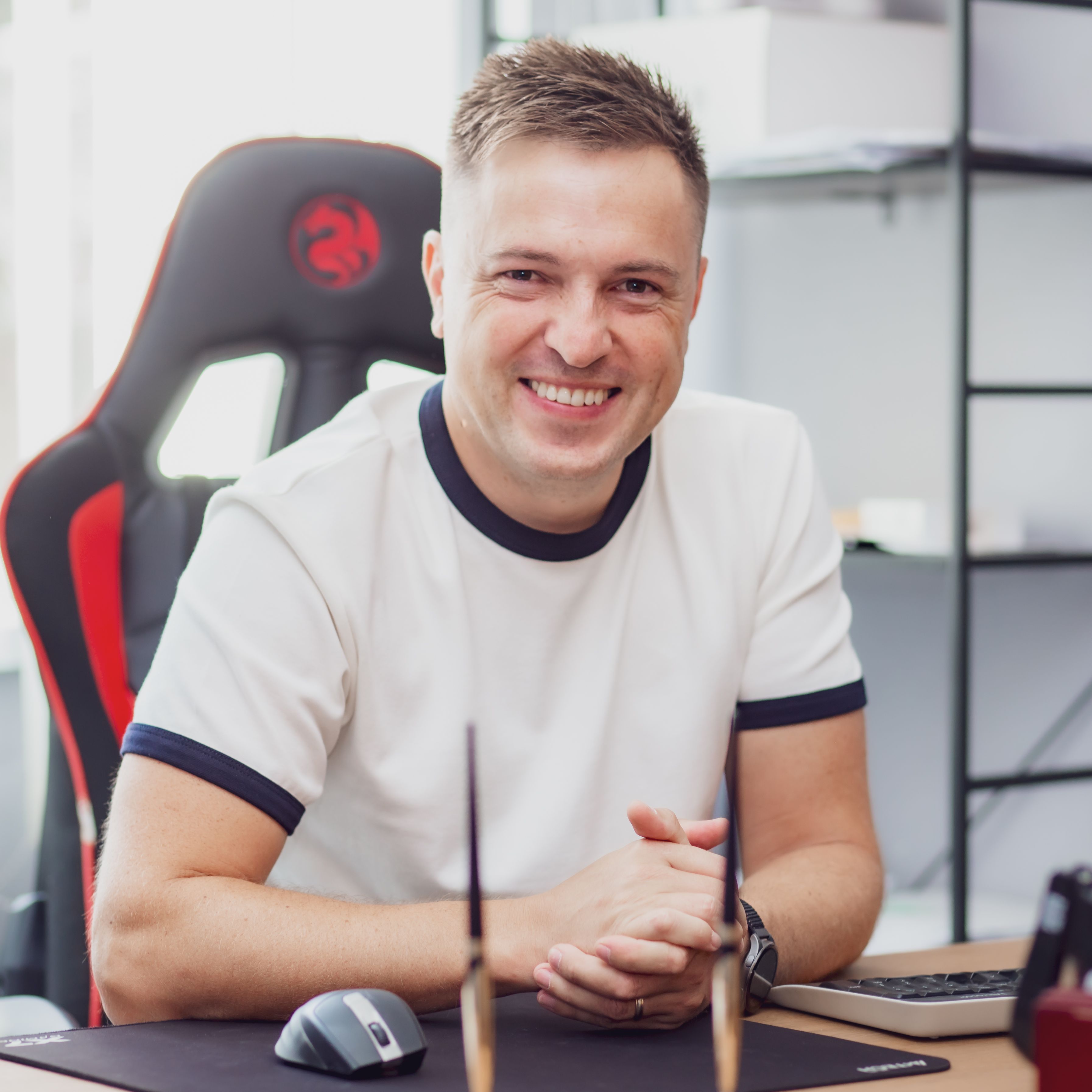 Тут мало бути фото